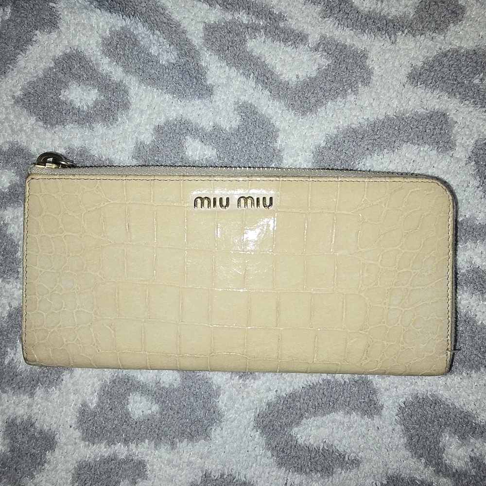 Miu Miu Cream Croc-Embossed Leather Accordian Zip Wallet